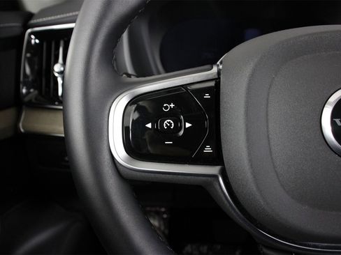 Certified 2025 Volvo XC90 B6 Plus w/ Protection Package Premier image 10