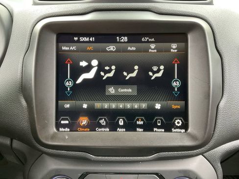 Used 2023 Jeep Renegade Trailhawk w/ Trailhawk Elite Group AWD/4WD image 24