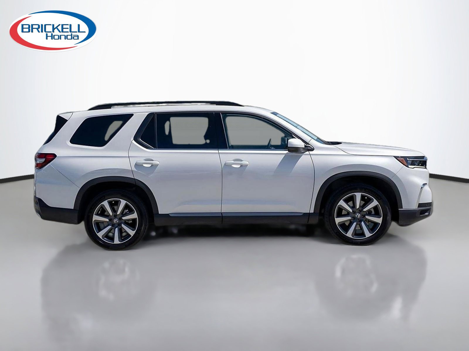 Used 2023 Honda Pilot Touring image 4