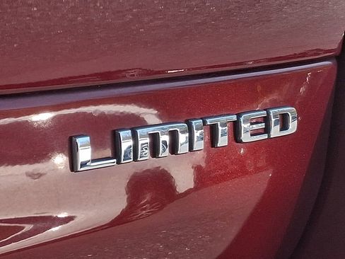 Used 2023 Jeep Grand Cherokee L Limited AWD/4WD image 31