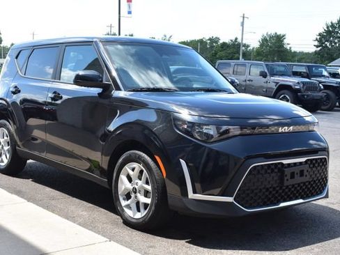 Used 2025 Kia Soul LX FWD image 10