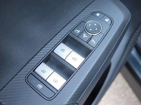 Used 2025 Mitsubishi Outlander 4WD Plug-In Hybrid image 10