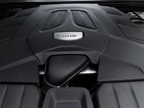 Certified 2023 Porsche Cayenne Platinum Edition AWD/4WD image 40
