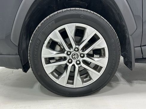 Used 2022 Toyota RAV4 XLE Premium image 15