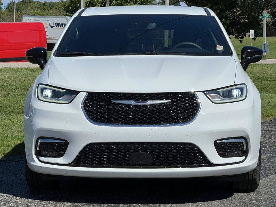 Used 2025 Chrysler Pacifica Select AWD/4WD image 10
