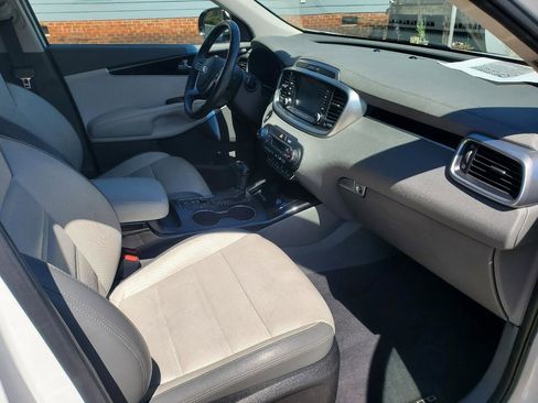 Used 2019 Kia Sorento SX w/ SX Touring Package image 4