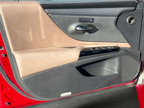 Used 2022 Lexus ES 350 w/ Premium Package image 9