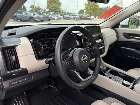 Certified 2025 Nissan Pathfinder SL AWD/4WD image 14