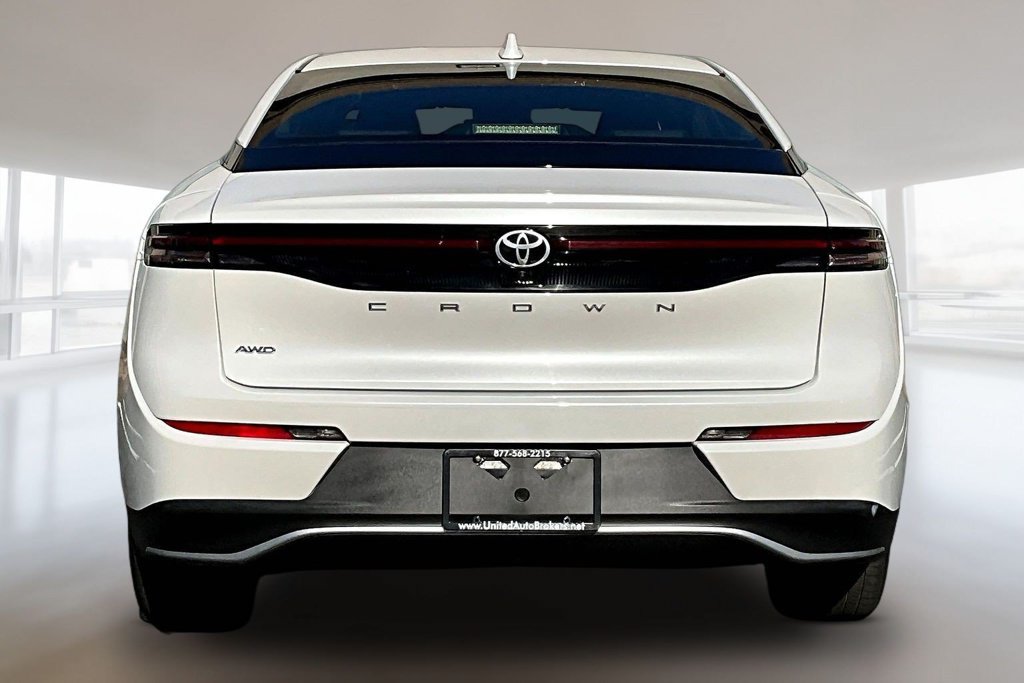 Used 2023 Toyota Crown AWD/4WD image 5