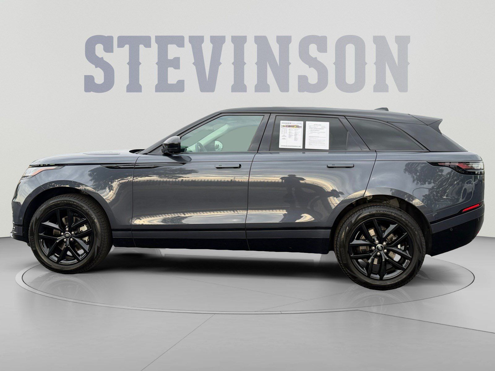 Used 2025 Land Rover Range Rover Velar Dynamic SE AWD/4WD image 2