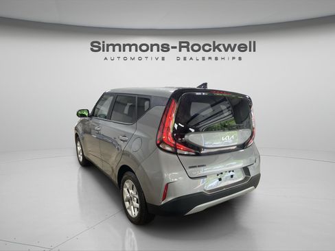 Used 2025 Kia Soul LX w/ LX Technology Package FWD image 3