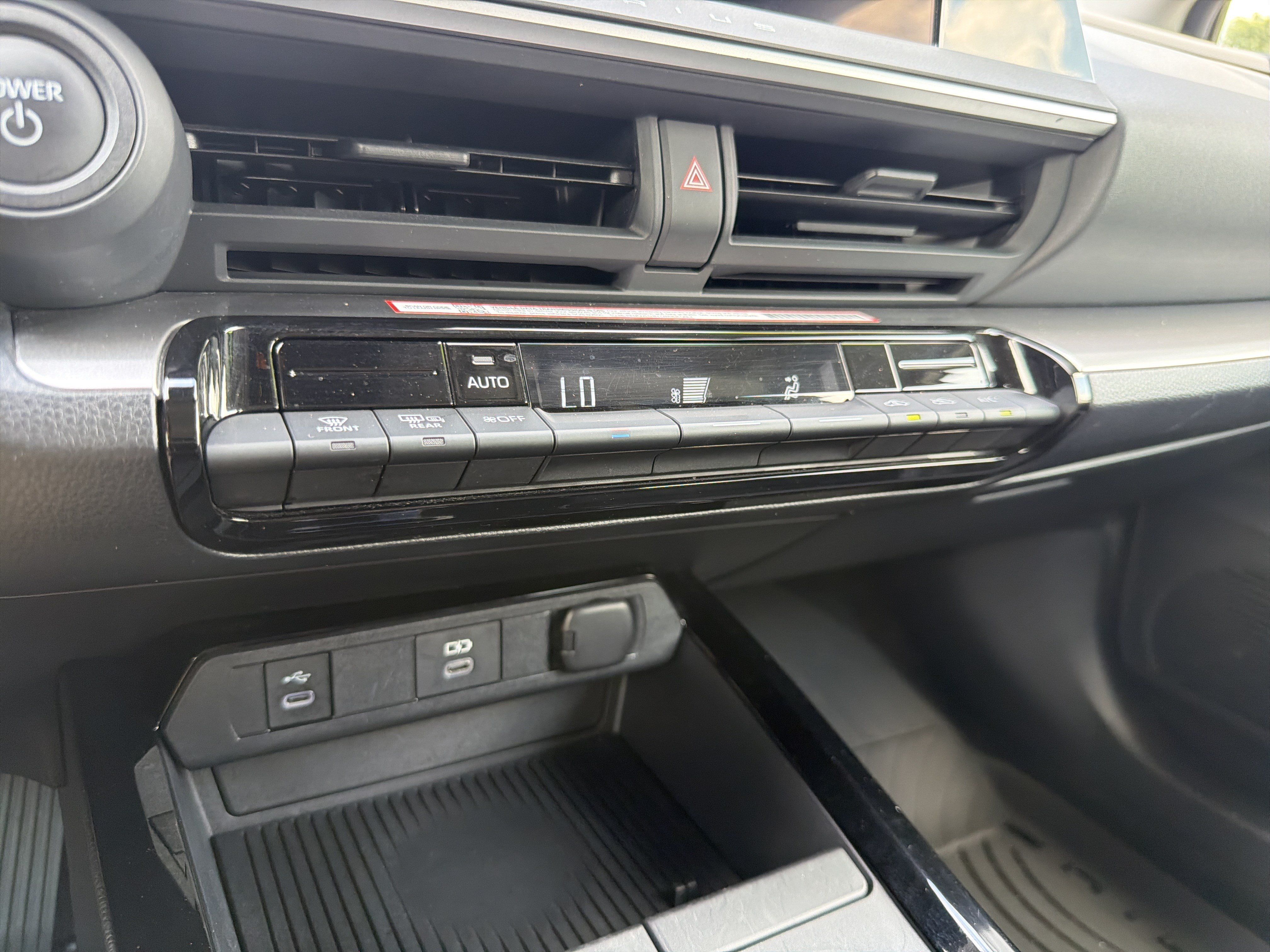 Certified 2025 Toyota Prius LE AWD/4WD image 8