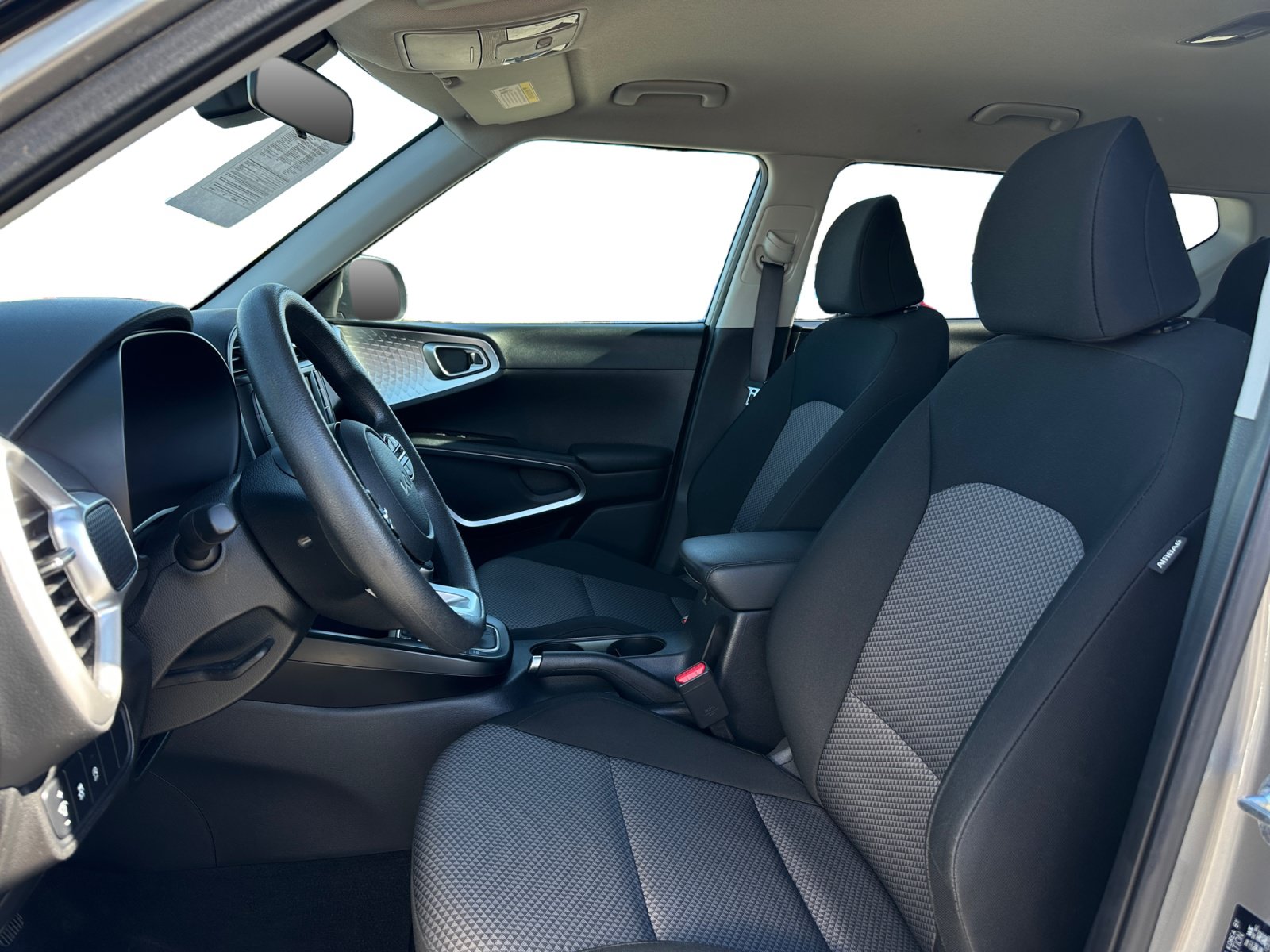 Used 2024 Kia Soul LX w/ LX Technology Package FWD image 9