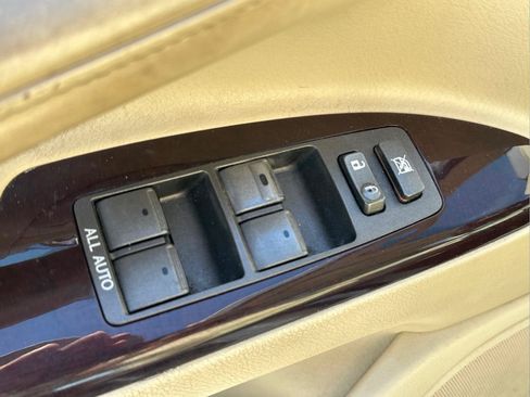 Used 2013 Lexus LX 570 4WD w/ Luxury Pkg image 21