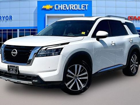 Used 2024 Nissan Pathfinder Platinum w/ Cargo Package AWD/4WD image 3