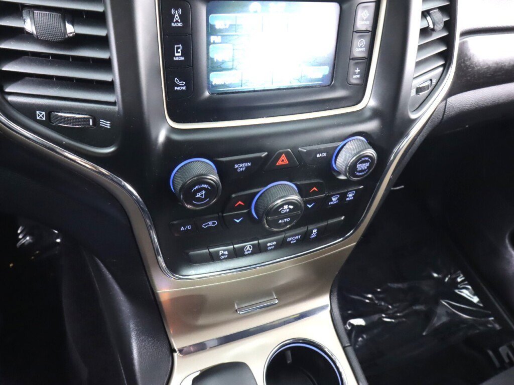 Used 2016 Jeep Grand Cherokee Laredo w/ Quick Order Package 23E AWD/4WD image 16