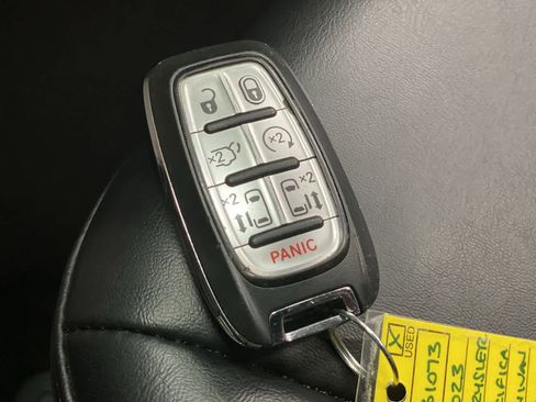 Used 2023 Chrysler Pacifica Touring-L image 29