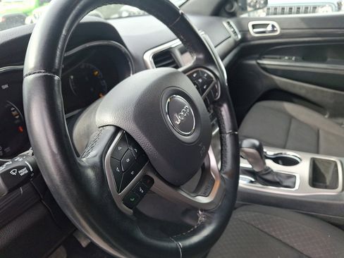 Used 2021 Jeep Grand Cherokee Laredo image 25