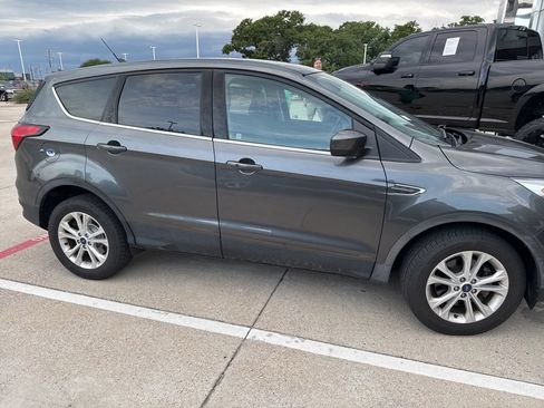 Used 2019 Ford Escape SE AWD/4WD image 2