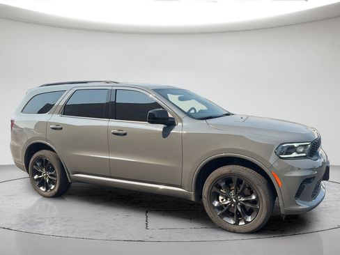 Used 2025 Dodge Durango GT w/ Blacktop Package AWD/4WD image 2