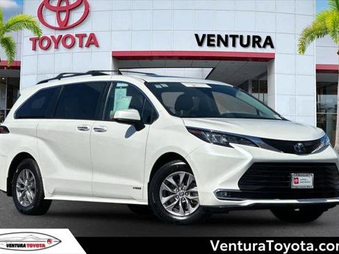 Certified 2021 Toyota Sienna XLE image 1