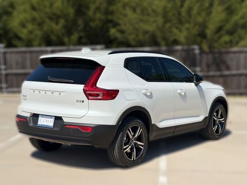 New 2026 Volvo XC40 B5 Core w/ Protection Package Premier AWD/4WD image 6