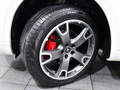 Used 2021 Maserati Levante AWD/4WD image 7
