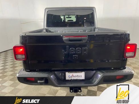 Used 2022 Jeep Gladiator Sport AWD/4WD image 9