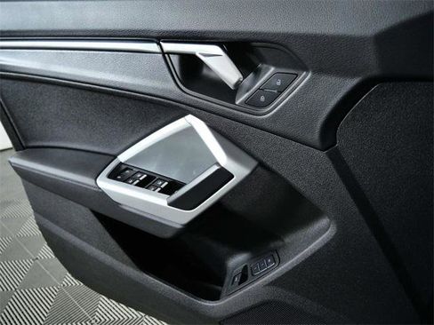 Used 2023 Audi Q3 2.0T Premium Plus w/ Premium Plus Package image 25