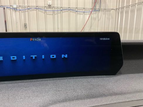 Used 2025 Ford Expedition Active image 17