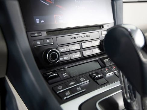 Certified 2017 Porsche 911 Carrera 4S image 25