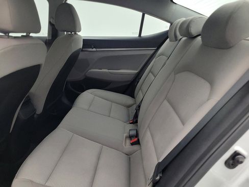 Used 2017 Hyundai Elantra SE image 18