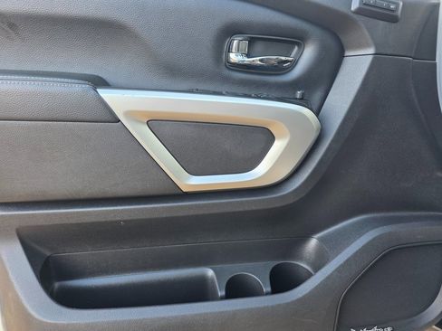 Used 2016 Nissan Titan PRO-4X w/ Pro-4x Convenience Package image 17