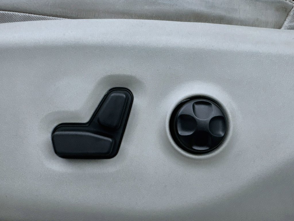 Used 2017 Chrysler Pacifica Limited FWD image 19