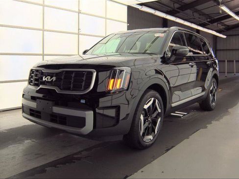 Used 2025 Kia Telluride S FWD image 2