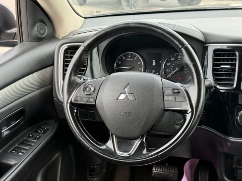 Used 2018 Mitsubishi Outlander SE FWD image 12