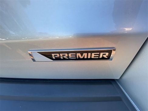 Used 2018 Chevrolet Suburban Premier image 21