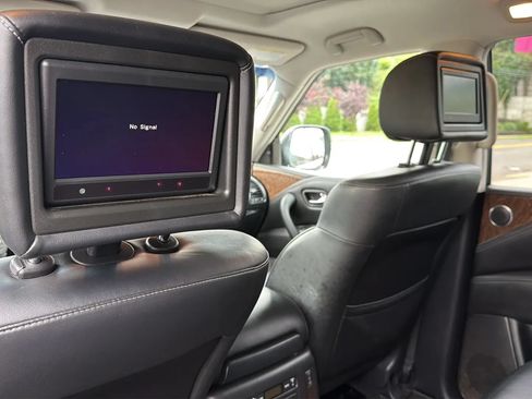 Used 2017 INFINITI QX80 4WD w/ Driver Assistance Package image 31