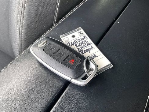 Used 2023 Nissan Rogue S FWD image 10