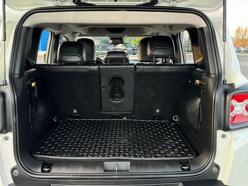 Used 2017 Jeep Renegade Trailhawk image 24