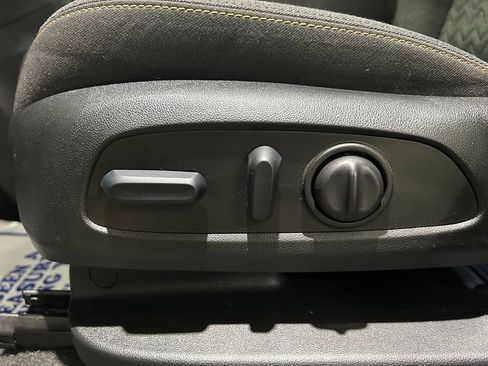 Used 2022 Chevrolet Equinox LT FWD image 18