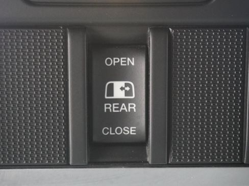 Used 2020 RAM 1500 Laramie RWD image 22