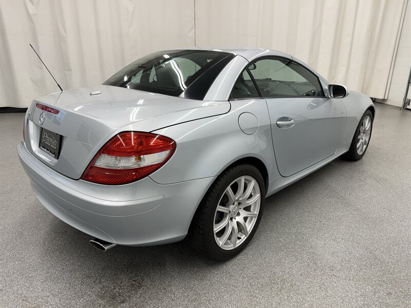 Used 2007 Mercedes-Benz SLK 350 image 9