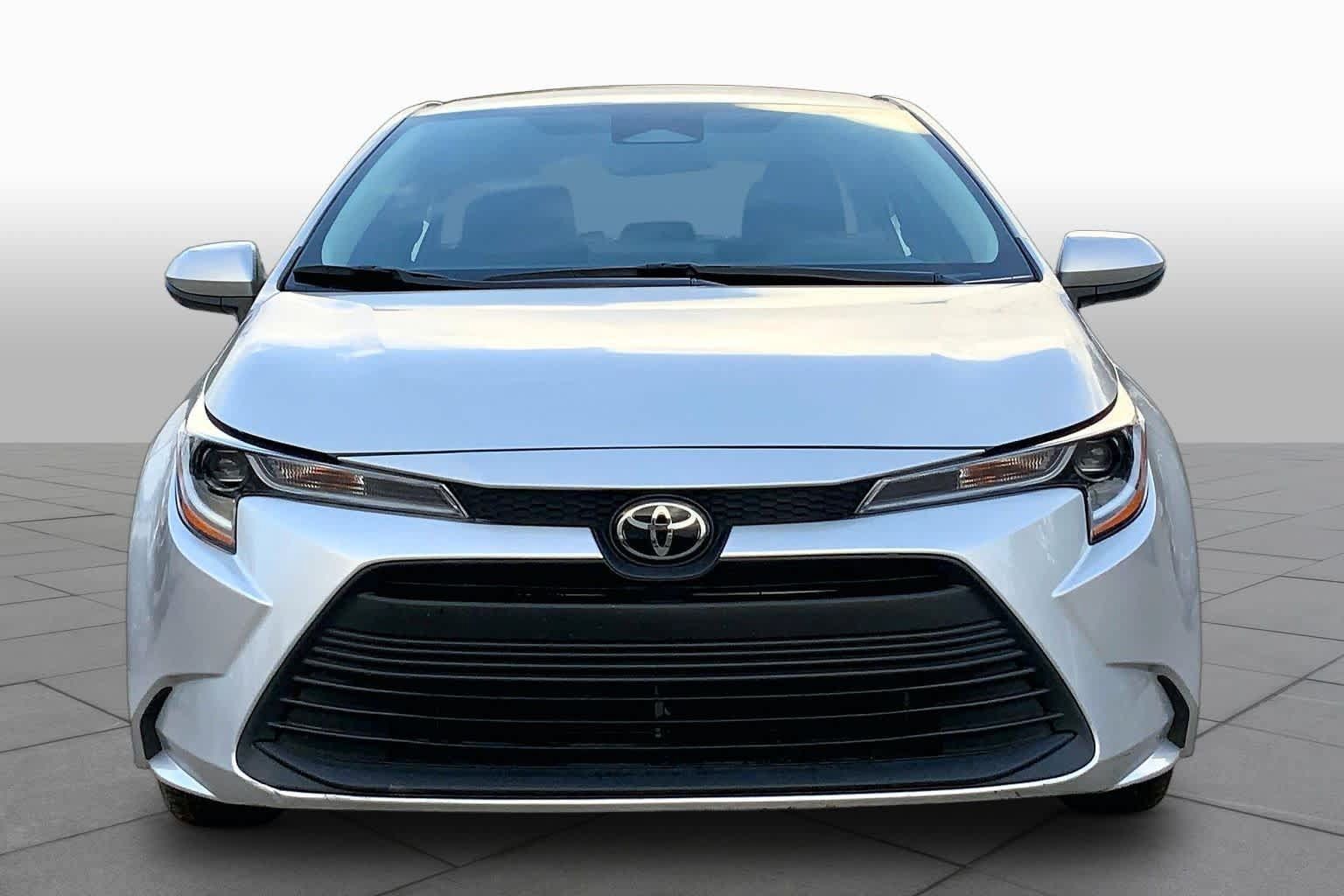 Used 2025 Toyota Corolla LE FWD image 4