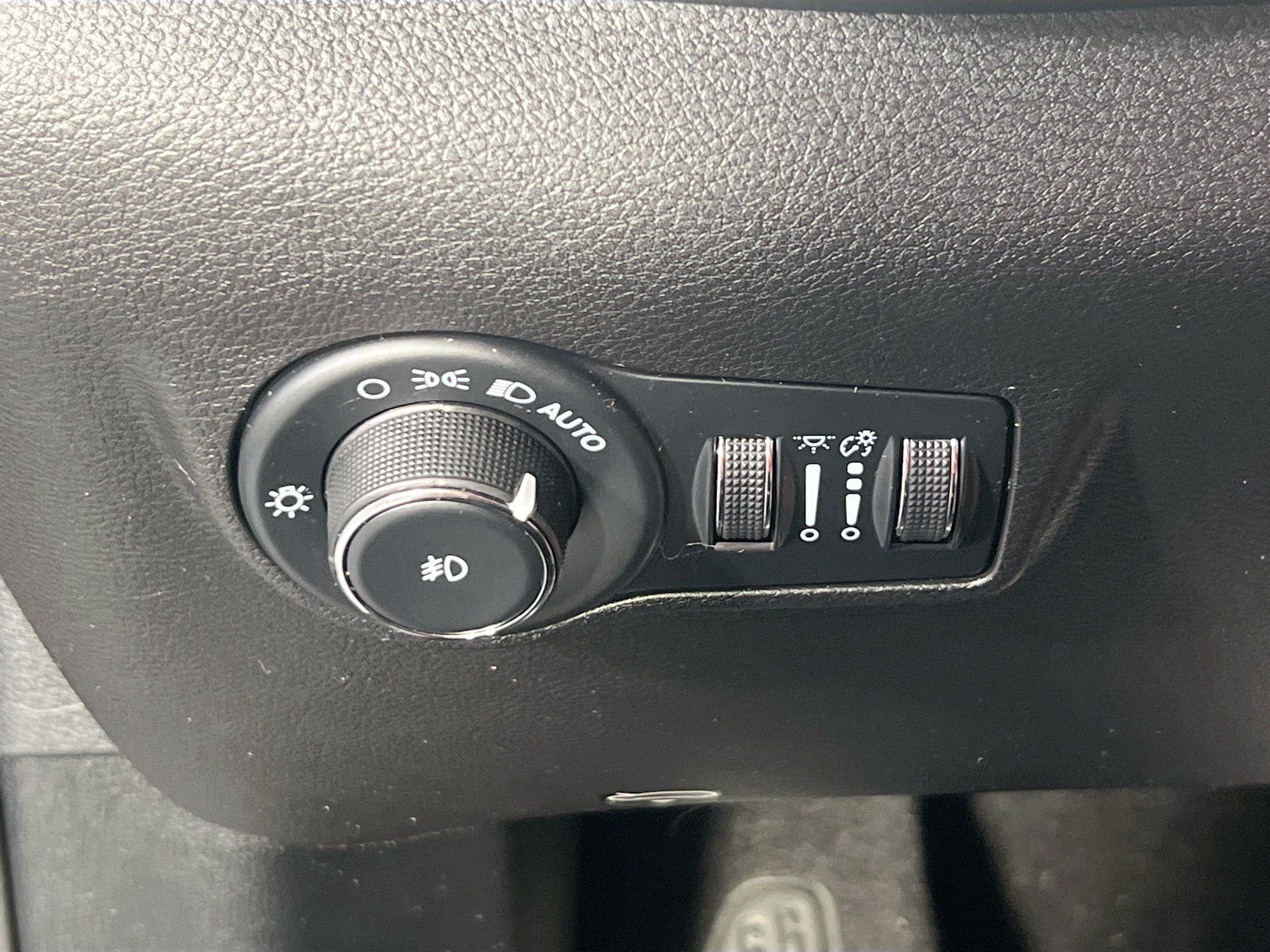 Used 2023 Jeep Compass Latitude w/ Convenience Group AWD/4WD image 10