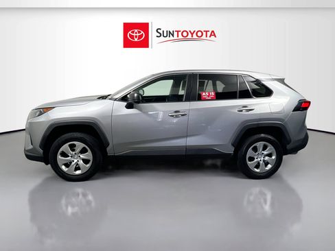 Used 2022 Toyota RAV4 LE image 7
