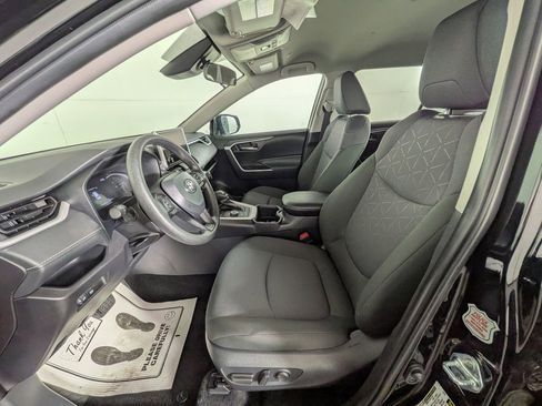 Used 2025 Toyota RAV4 XLE image 16