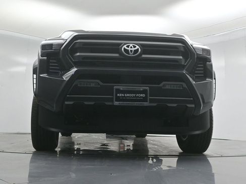 Used 2025 Toyota Tacoma SR5 image 42