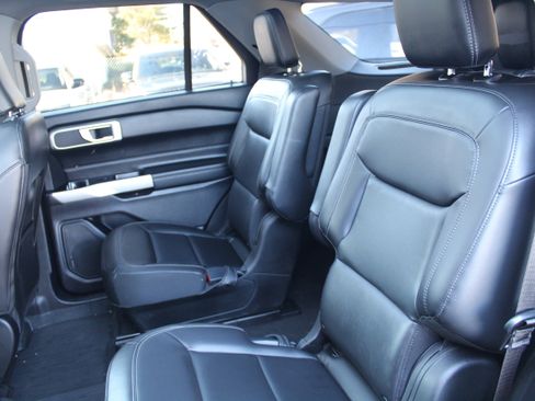 Used 2022 Ford Explorer XLT w/ Equipment Group 202A image 14
