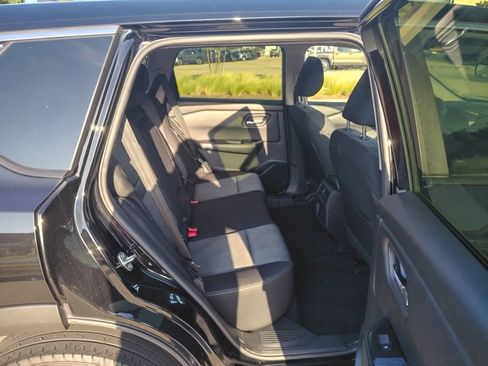 Used 2024 Nissan Rogue SV FWD image 13